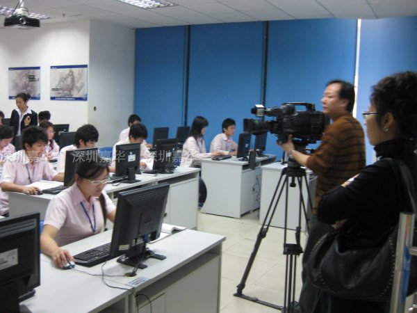 CCTV2攝制現(xiàn)場(chǎng)：嘉華學(xué)員上課