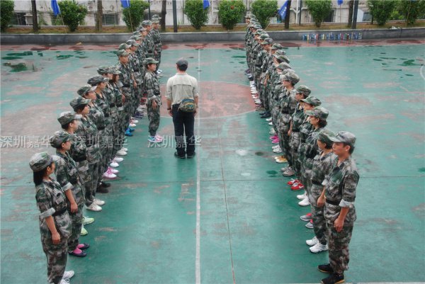 軍事化拓展訓(xùn)練營3