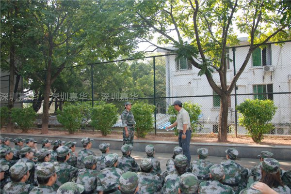 軍事化拓展訓(xùn)練營