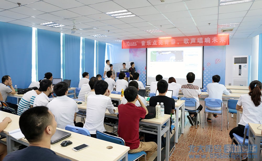 深圳嘉華軟件開發專業T129和T130班舉行項目答辯