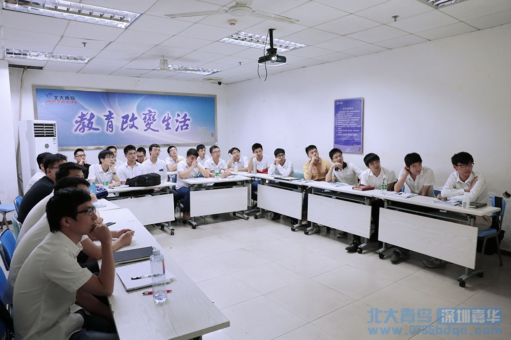 北大青鳥學士后Java工程師T46班舉行知識競賽
