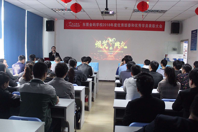 在深圳初中沒(méi)畢業(yè)的學(xué)生做什么工作好