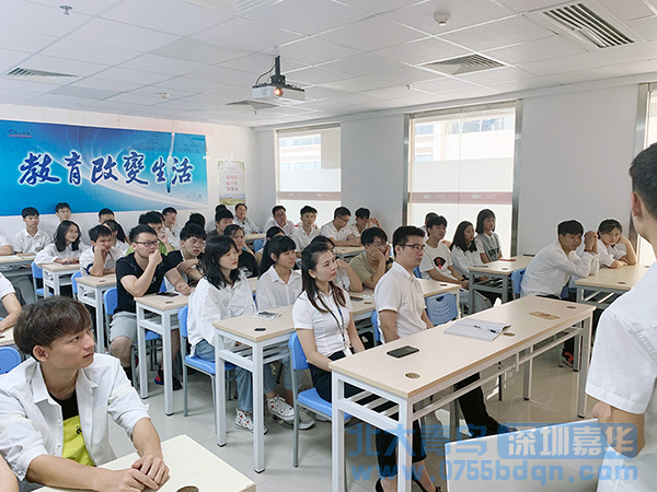 肇慶北大青鳥：學習大數(shù)據(jù)專業(yè)技術(shù)多久比較好